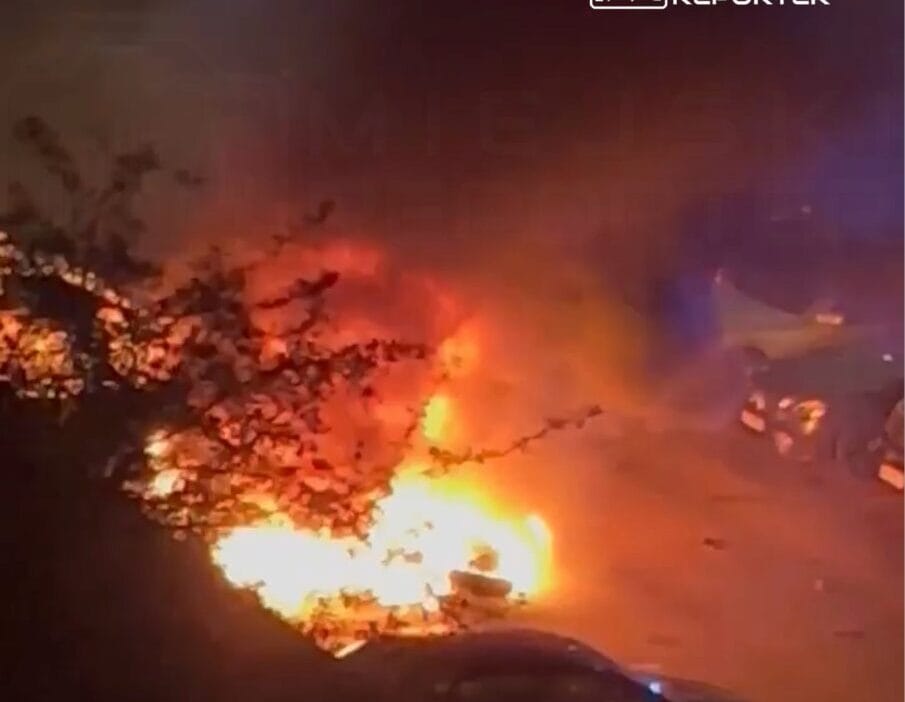 Mokotow'da korkunç kaza. Bir motosikletli bir otomobille çarpıştı ve bir otoparka girdi. Araçlar alev aldı. Bir kişi öldü 1 Mokotow da korkunc kaza bir motosikletli bir otomobille carpisti ve bir otoparka girdi araclar alev aldi bir kisi oldu 12229