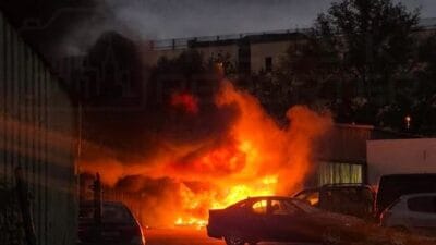 Mokotow'daki bir elektrikli bisiklet servisi yanıyor. Yangın söndürme operasyonu devam ediyor 3 Mokotow daki bir elektrikli bisiklet servisi yaniyor yangin sondurme operasyonu devam ediyor 13937