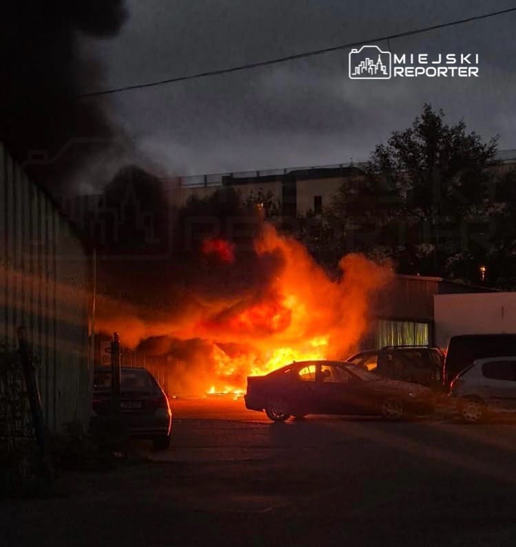 mokotow daki bir elektrikli bisiklet servisi yaniyor yangin sondurme operasyonu devam ediyor 13937