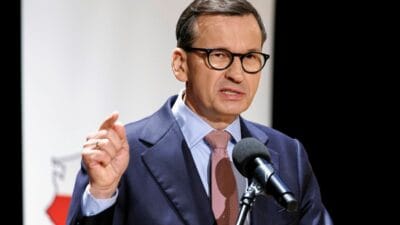 Morawiecki sikorski ye saldirdi abd ye bir ucusla ilgili utanc verici 8483