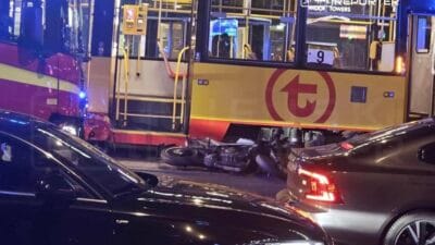 Motosiklet sürücüsü jerozolimskie caddesi'nde tramvayla çarpıştı 4 Motosiklet surucusu jerozolimskie caddesi nde tramvayla carpisti 10091