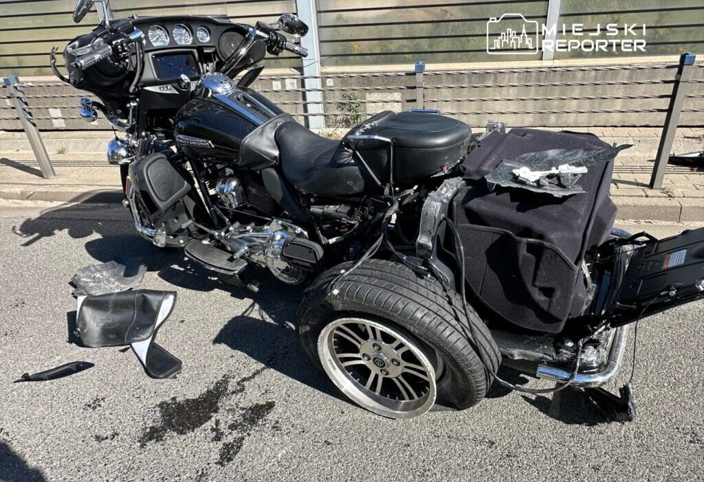 Motosiklet ve iki otomobilin çarpışmasının ardından s2'de ciddi zorluklar yaşandı. Motosiklet sürücüsü hastanede 1 Motosiklet ve iki otomobilin carpismasinin ardindan s2 de ciddi zorluklar yasandi motosiklet surucusu hastanede 12859