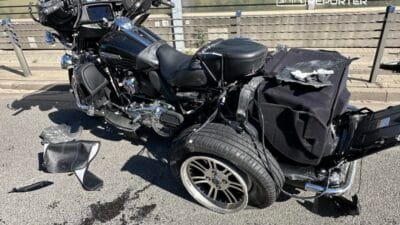 Motosiklet ve iki otomobilin carpismasinin ardindan s2 de ciddi zorluklar yasandi motosiklet surucusu hastanede 12859