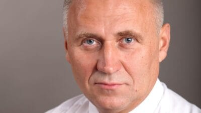 Muhalif bir aktivist belarus tan ayrilmayi reddetti maskeli adamlar onu bilinmeyen bir yone goturduler 10740