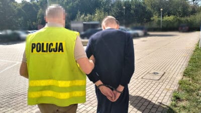 Mutfak havanıyla adama saldırdı ve saatini çaldı - mahkeme geçici olarak tutukladı 4 Mutfak havaniyla adama saldirdi ve saatini caldi mahkeme gecici olarak tutukladi 13808