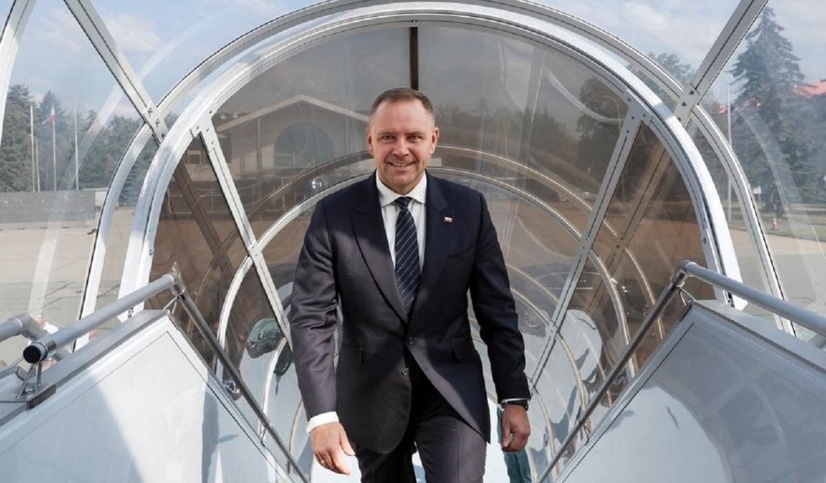 Nawrocki coktan abd ye inmis durumda trump ile gorusmesine sadece saatler kaldi 8693