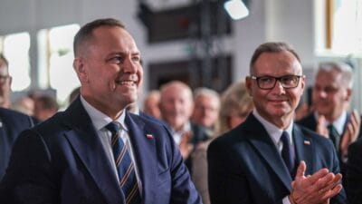 Nawrocki, lange'i acele ettirir. Duda'nın ondan aldığı dekorasyonu geri verecektir. 4 Nawrocki lange i acele ettirir duda nin ondan aldigi dekorasyonu geri verecektir 9059