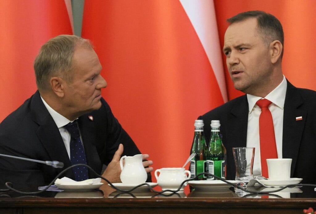 nawrocki mi tusk mi polonyalilar trump ile kimin konusmasi gerektigini belirtti sondaki ka 8729