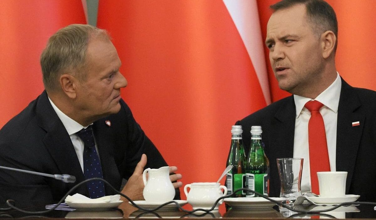 Nawrocki mi tusk mi polonyalilar trump ile kimin konusmasi gerektigini belirtti sondaki ka 8729