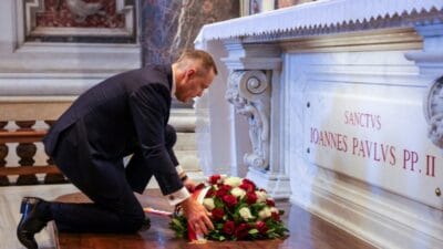 Nawrocki roma'da. Meloni ile bir araya geldi. Daha önce john paul ii'nin mezarına çiçek bıraktı 3 Nawrocki roma da meloni ile bir araya geldi daha once john paul ii nin mezarina cicek birakti 9107