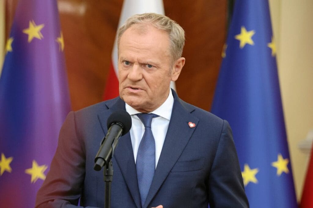 nawrocki trump gorusmesi tusk kimseyle dizlerimin uzerinde konusmayacagim 9077