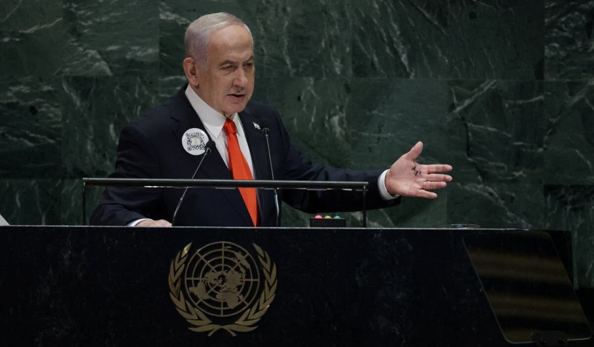 Netanyahu yakasinda qr kodu ile bm de neden savastigimizi goreceksiniz 13351