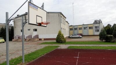 Ogrenciler sene basinda kaba sarkilar soylediler okul ve belediyenin merhameti yok 9281