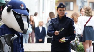 Okula giden guvenli yol eylemi kapsaminda bugun sehir merkezi bolgesinde etkinlikler gerceklestirildi 8398