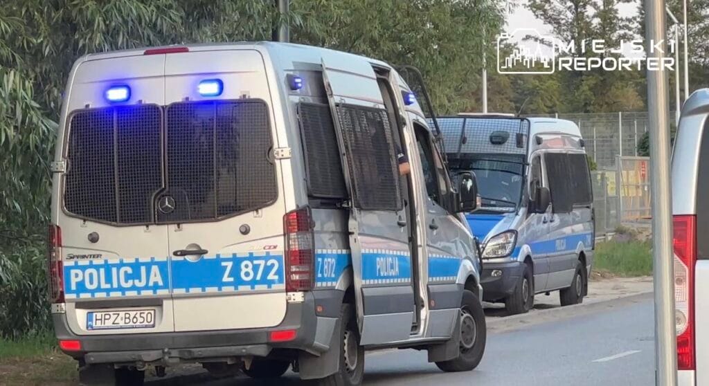 Okulda öğrencilere saldırdı. Üç cinayete teşebbüs suçundan 15 yıl hapis cezası aldı. 1 Okulda ogrencilere saldirdi uc cinayete tesebbus sucundan 15 yil hapis cezasi aldi 13388