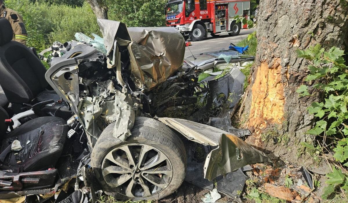 Olsztyn yakinlarindaki yerel bir yolda trajik bir kaza kurbanlardan biri 3 aylik bir bebek 11784