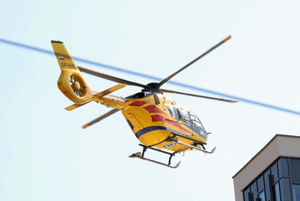olszyny de 4 5 yasindaki bir cocuk pencereden dustu bir lpr helikopteri olay yerine uctu 12294