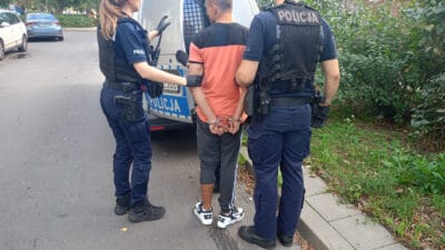 Ortağına "kaybol" diye bağırdı ve scooter'ıyla kaçmaya başladı. Grochów'da gözaltı 4 Ortagina kaybol diye bagirdi ve scooter iyla kacmaya basladi groch w da gozalti 11775