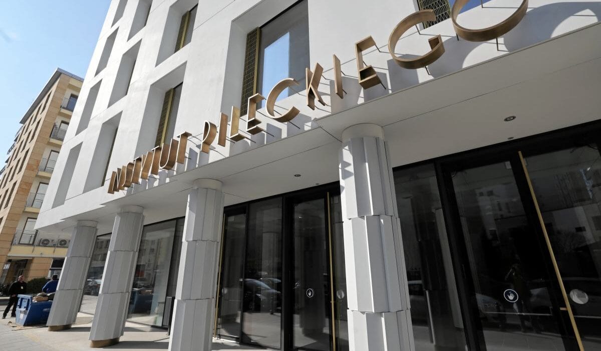 Pilecki enstitüsü'nde ani bir değişim. Madaj işten çıkarılan çalışanları işe geri aldı 1 Pilecki enstitusu nde ani bir degisim madaj isten cikarilan calisanlari ise geri aldi 11829