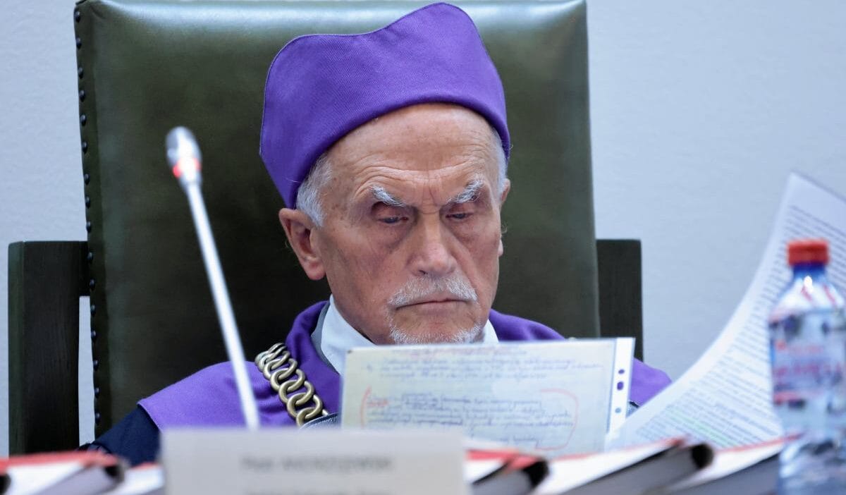 Piotr andrzejewski kimdir? Sadece devlet mahkemesindeki kavgasıyla ünlü olmadı. İşte onun geçmişi 1 Piotr andrzejewski kimdir sadece devlet mahkemesindeki kavgasiyla unlu olmadi i ste onun gecmisi 8852