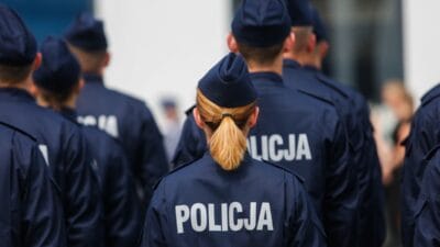 Polis memuru suçlamaları duydu. Medya: sözde bir futbolcunun evinde bulundu 3 Polis memuru suclamalari duydu medya sozde bir futbolcunun evinde bulundu 11913