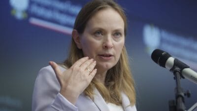 Polonya 2050 basbakan yardimcisi adayini secti medya iki oy ustun geldi soktaydi 13982