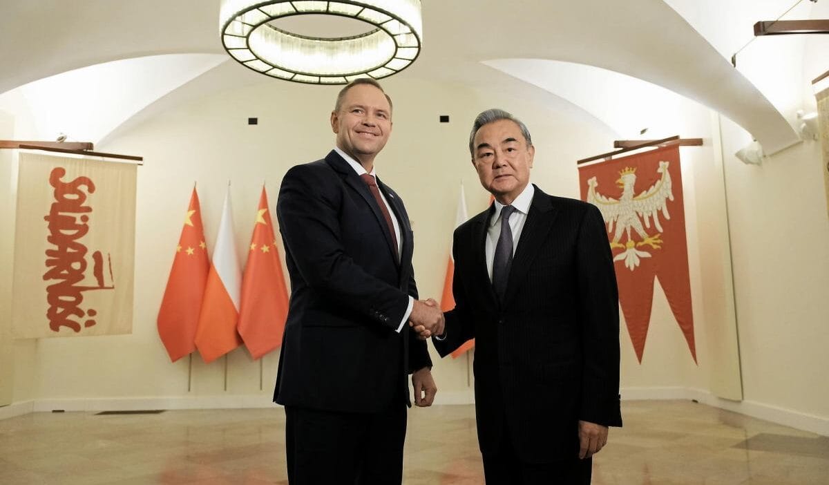 Polonya cumhurbaskani ile cin disisleri bakani arasinda gorusme pekin den bir bildiri var 11292