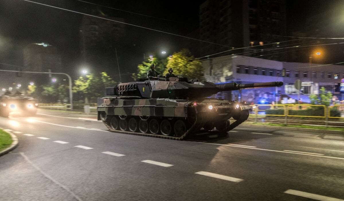 Polonya rus tehdidine karşılık veriyor. Tanklar yollara çıkacak. Iron defender-25 fırlatıldı 1 Polonya rus tehdidine karsilik veriyor tanklar yollara cikacak iron defender 25 firlatildi 8444