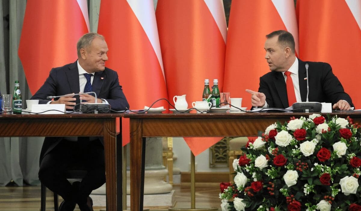 Polonyalilar en etkili siyasetciyi secti siralamanin en ustundeki en buyuk rakipler 8555