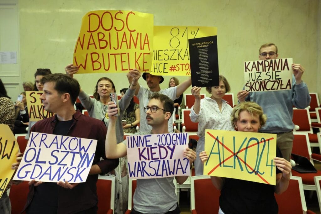 polonyalilar gece yasagi konusunda net sasirtici anket sonuclari 12595