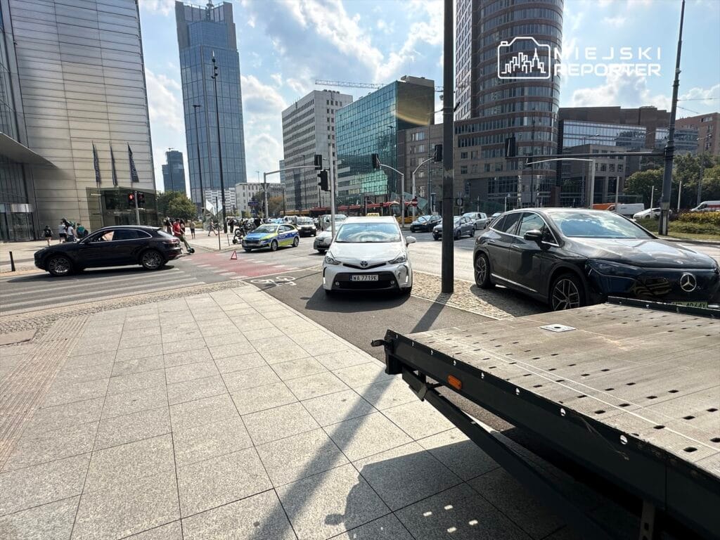 porsche surucusu kirmizi isikta gecerek bm kavsagi nda iki araca carpti 9377