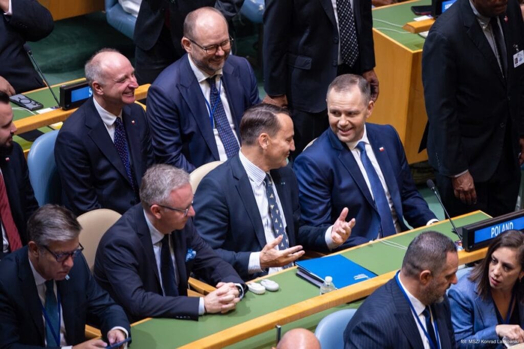 radoslaw sikorski karol nawrocki ile bm de cektirdigi fotografla ovunuyor mizah gittikce daha iyi oluyor 12745