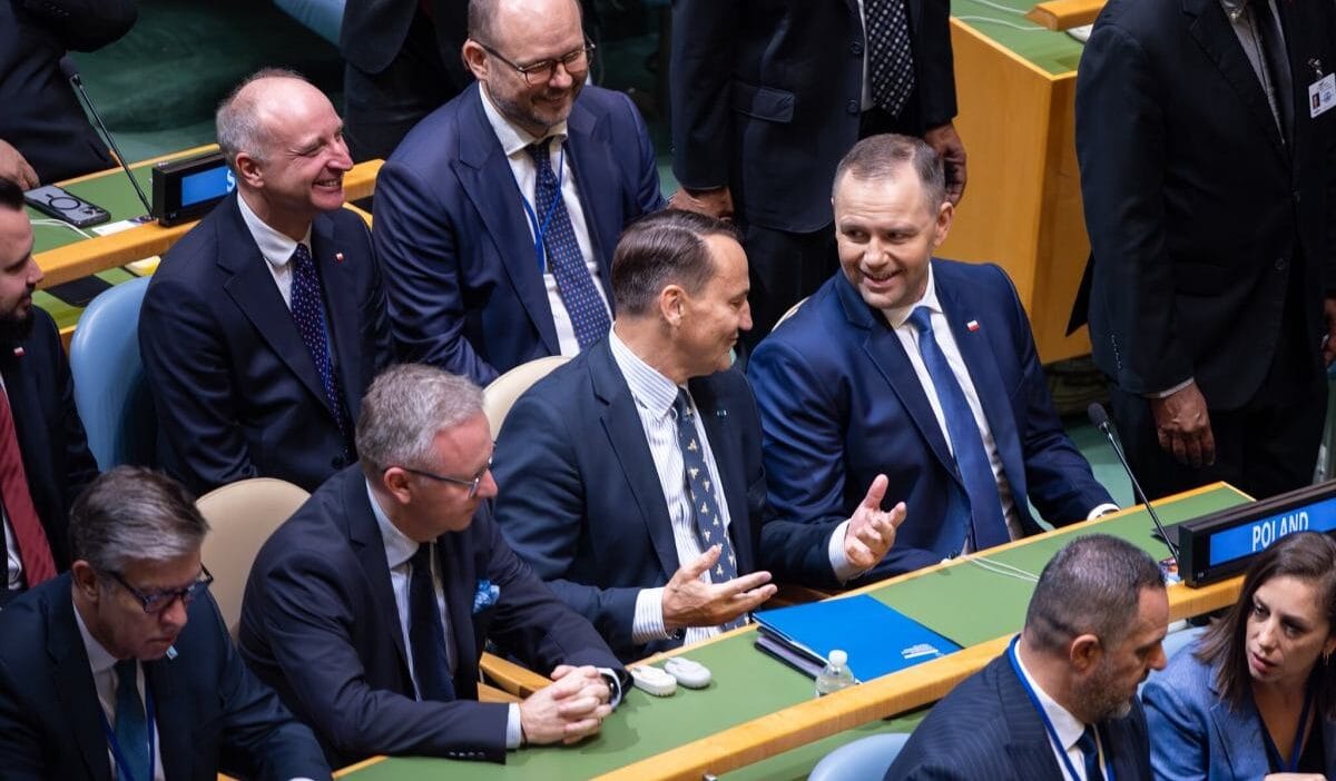 Radoslaw sikorski, karol nawrocki ile bm'de çektirdiği fotoğrafla övünüyor. Mizah gittikçe daha iyi oluyor 1 Radoslaw sikorski karol nawrocki ile bm de cektirdigi fotografla ovunuyor mizah gittikce daha iyi oluyor 12745