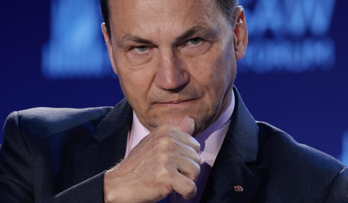 Radoslaw sikorski nin putin in savasi ne zaman bitirecegine dair bir teorisi var 13952