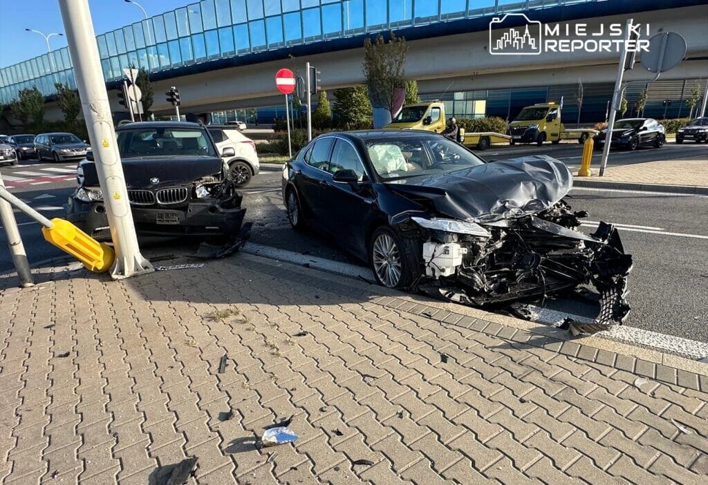 Reagan kavsaginda iki arac carpisti bmw surucusu kirmizi isikta 11244