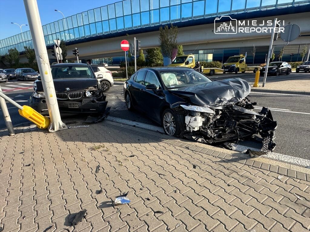 reagan kavsaginda iki arac carpisti bmw surucusu kirmizi isikta 11244