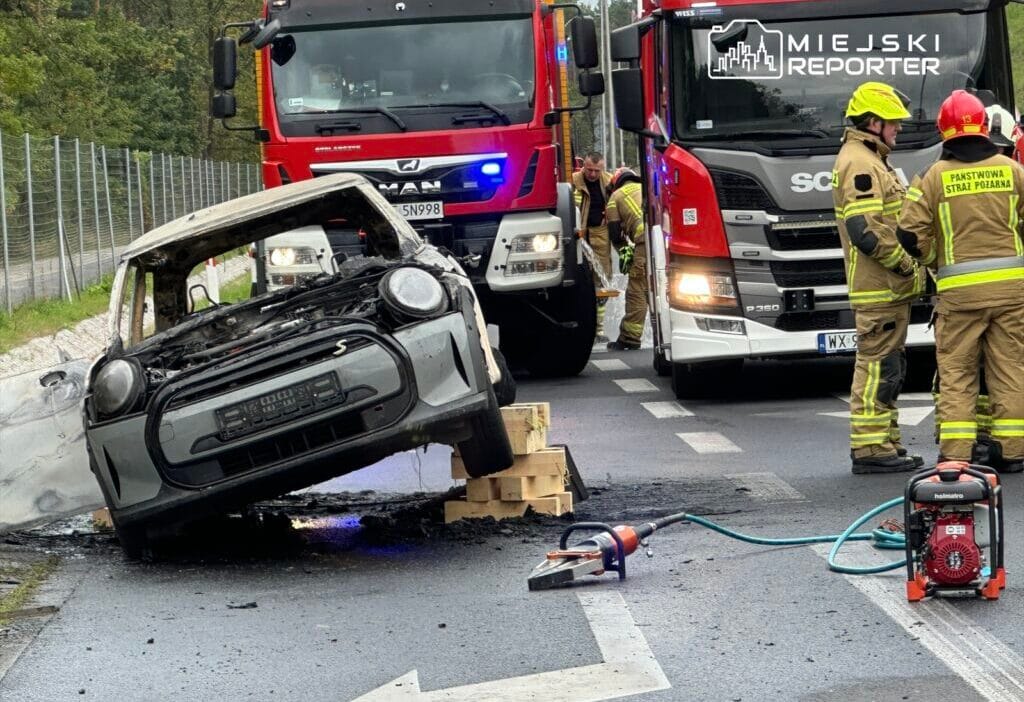 Rembert w da bir elektrikli mini de yangin akunun izlenmesi ve sogutulmasi devam ediyor 14099