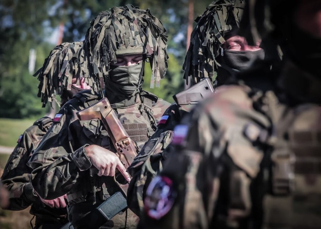 reuters polonyali askerler ukrayna ya gonderilecek tusk kabul etti 10581