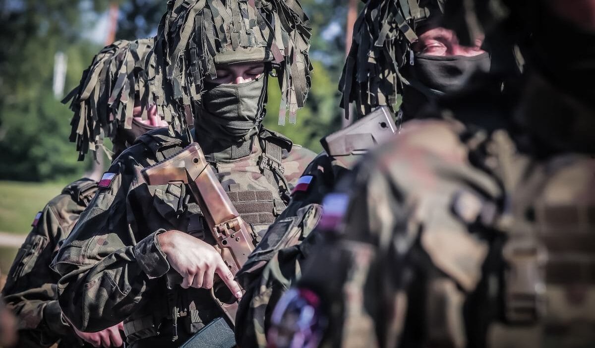 Reuters: polonyalı askerler ukrayna'ya gönderilecek. "tusk kabul etti". 1 Reuters polonyali askerler ukrayna ya gonderilecek tusk kabul etti 10581