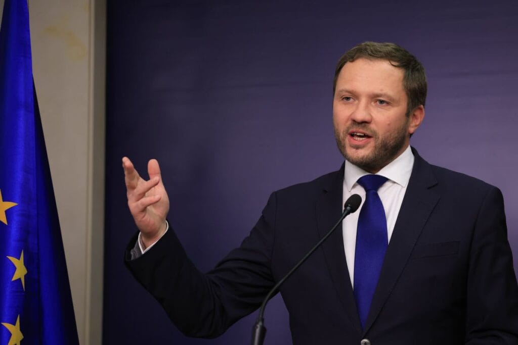 rus savas ucaklari bir nato ulkesinin hava sahasini ihlal etti benzeri gorulmemis derecede kustah olay 12054