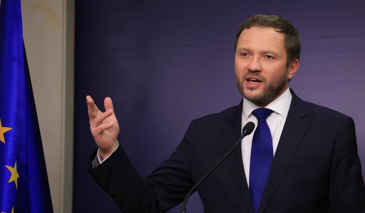 Rus savas ucaklari bir nato ulkesinin hava sahasini ihlal etti benzeri gorulmemis derecede kustah olay 12054