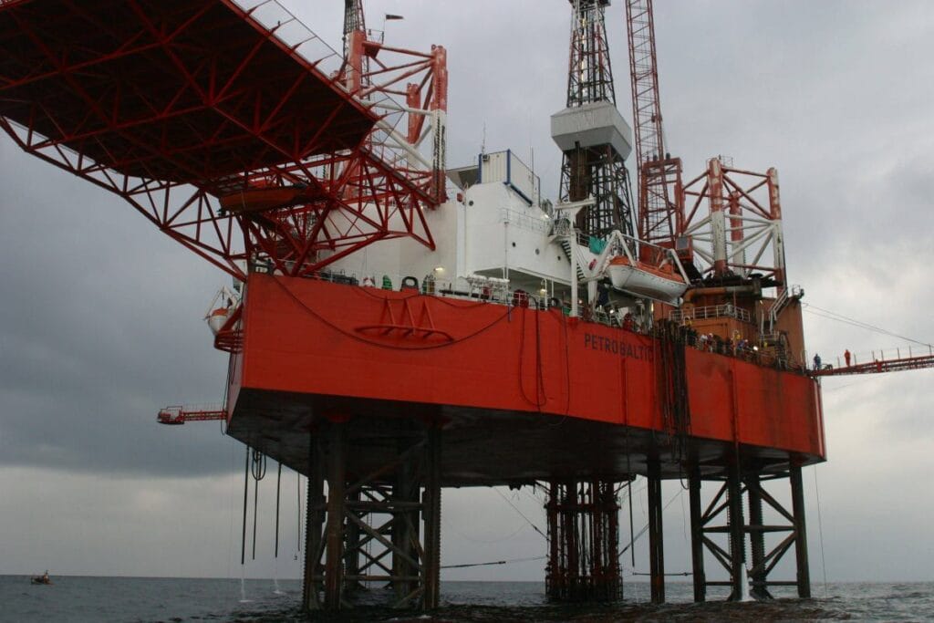 rus savas ucaklari polonya ya ait bir platformun uzerinde nato baltik denizi ndeki olaya tepki gosterdi 12166