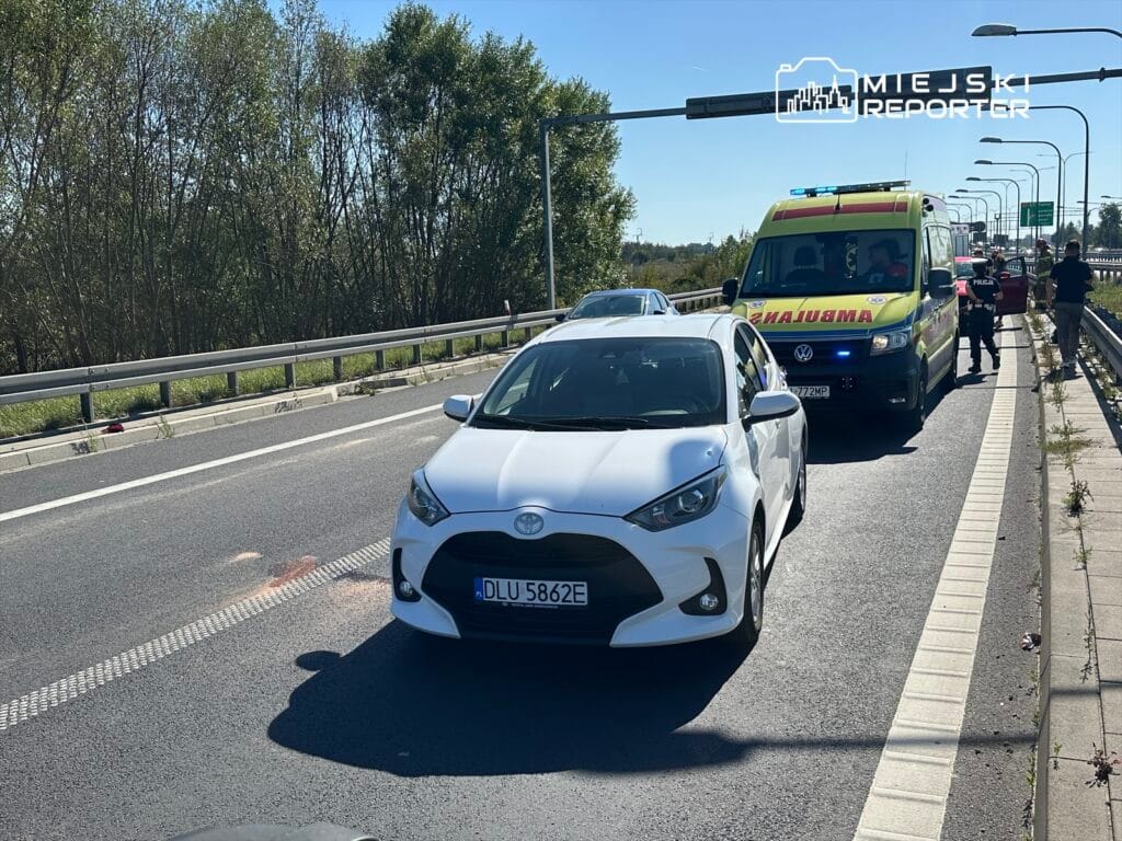 s7 de 4 arac arasinda carpisma motosiklet surucusu saglik gorevlilerinin gozetimi altinda 12184