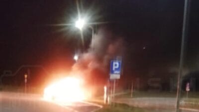 S7 yolunda arac yangini arac yanarak kul oldu 12238