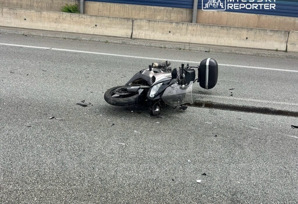 S8 de bir motosikletli ile bir otomobil carpisti uc serit kapandi 11547