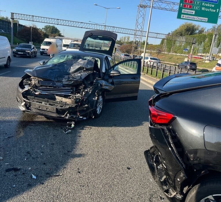 S8 de iki arac arasinda ciddi carpisma trafik sikisikligi birkac kilometre uzunlugunda 12393