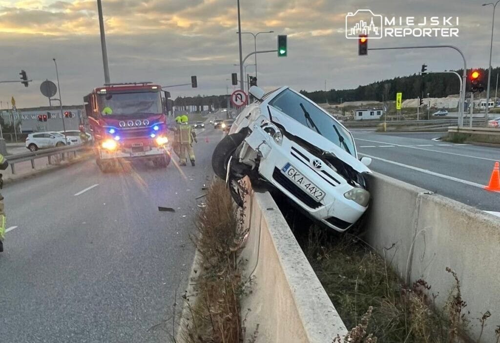 S8 uzerinde iki arac carpisti biri bariyerlerden dustu yetkisi olmayan fail 11670