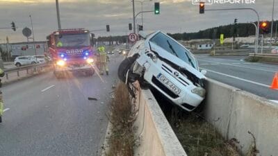 S8 üzerinde iki araç çarpıştı. Biri bariyerlerden düştü. Yetkisi olmayan fail 4 S8 uzerinde iki arac carpisti biri bariyerlerden dustu yetkisi olmayan fail 11670