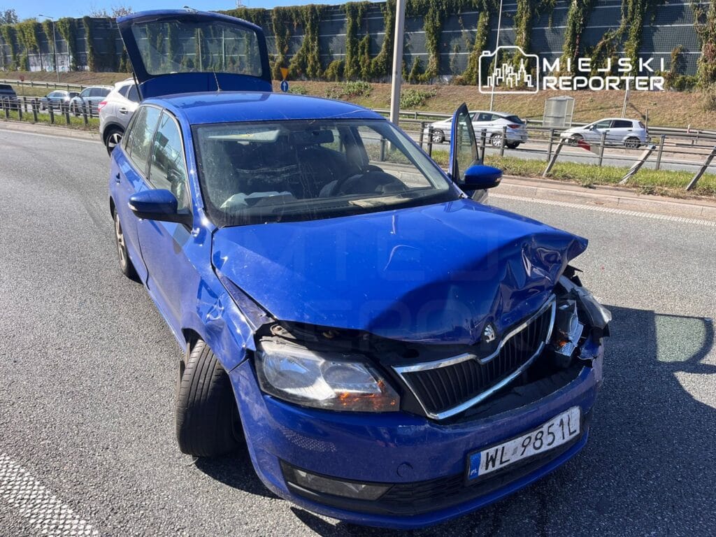 s8 yolunda alti binek arac carpisti i ki serit trafige kapatildi 12372