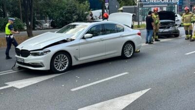 Sağ şeritten çift şeritli yolun karşısına geçti. Aralarında bir çocuğun da bulunduğu 3 kişi yaralandı 2 Sag seritten cift seritli yolun karsisina gecti aralarinda bir cocugun da bulundugu 3 kisi yaralandi 10040